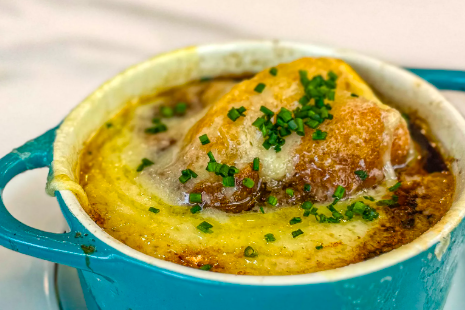 La Parisienne French Bistro signature dishes Soupe a L'oignon Gratinee
Kurobuta Porkbelly Lollipops
Mondi's Brie Cuit Au Four
